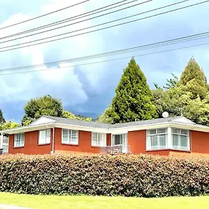 Holiday home Just Like Your Own House -free Wine, Rotorua